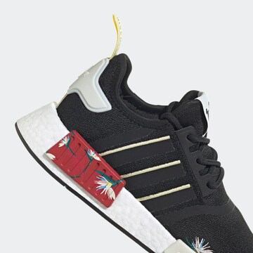 Baskets basses 'NMD_R1 Thebe Magugu' ADIDAS ORIGINALS en noir