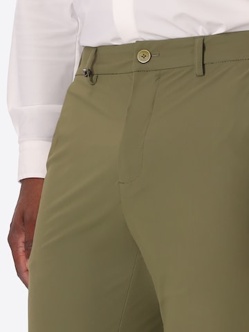 Slimfit Pantaloni funzionali 'High-Perform12 KOS T. Active' di Distretto12 in verde