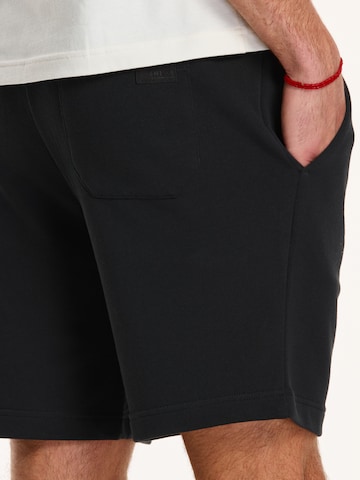 Shiwi Regular Pants in Black