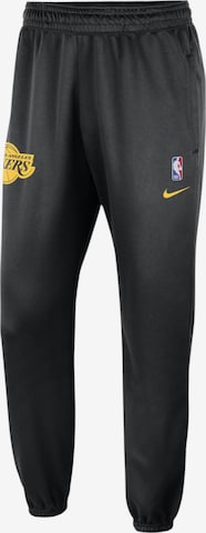 Effilé Pantalon fonctionnel Nike Sportswear en noir : devant