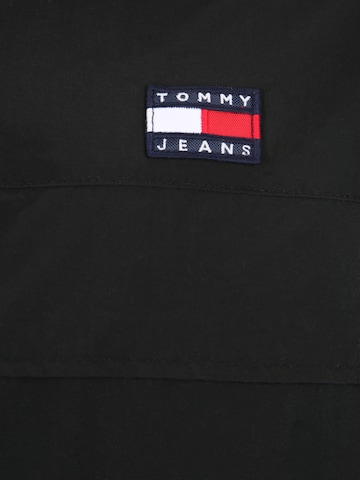 Tommy Jeans Plus - Chaqueta de entretiempo 'Chicago' en negro