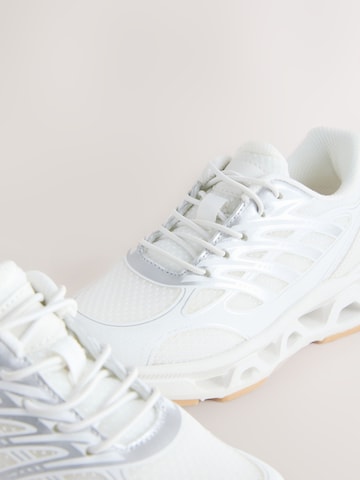 Sneaker di Next in bianco
