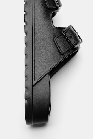Pull&Bear Pantolette in Schwarz