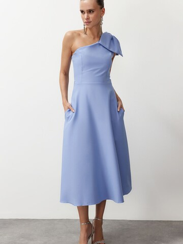 Robe de cocktail Trendyol en bleu