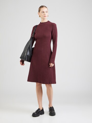 Rochie de la s.Oliver pe roșu: față