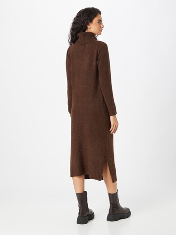 PIECES - Vestido de punto en marrón
