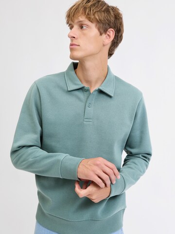 JJ Rebel Collegepaita 'JREBTIER' värissä vihreä