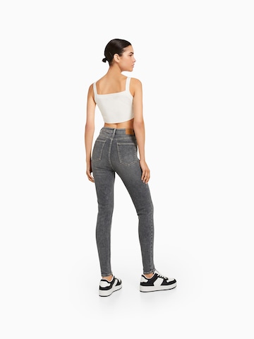 Bershka Skinny Farkut värissä harmaa