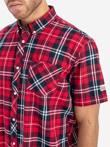 LONSDALE Средняя посадка Рубашка ' BRIXWORTH ' в Красный