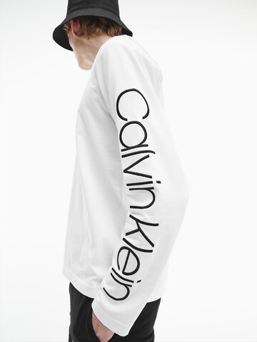 T-Shirt Calvin Klein en blanc