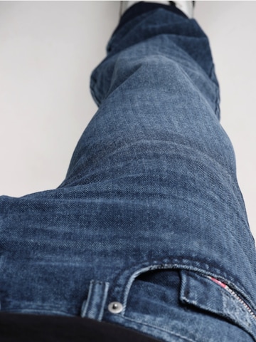 Tapered Jeans 'BUSTER-X' di DIESEL in blu