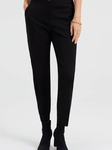 WE Fashion Slimfit Kalhoty s puky – černá: přední strana