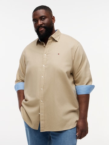 Coupe regular Chemise Tommy Hilfiger Big & Tall en marron : devant