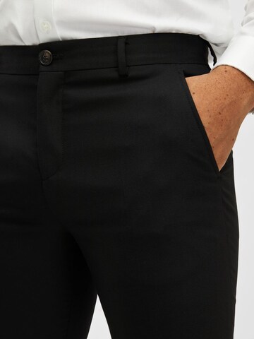 Coupe slim Pantalon à plis SELECTED HOMME en noir