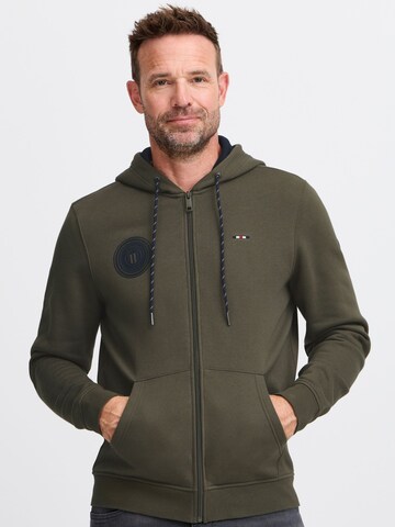 FQ1924 - Sudadera con cremallera 'WILLIAM' en verde: frente