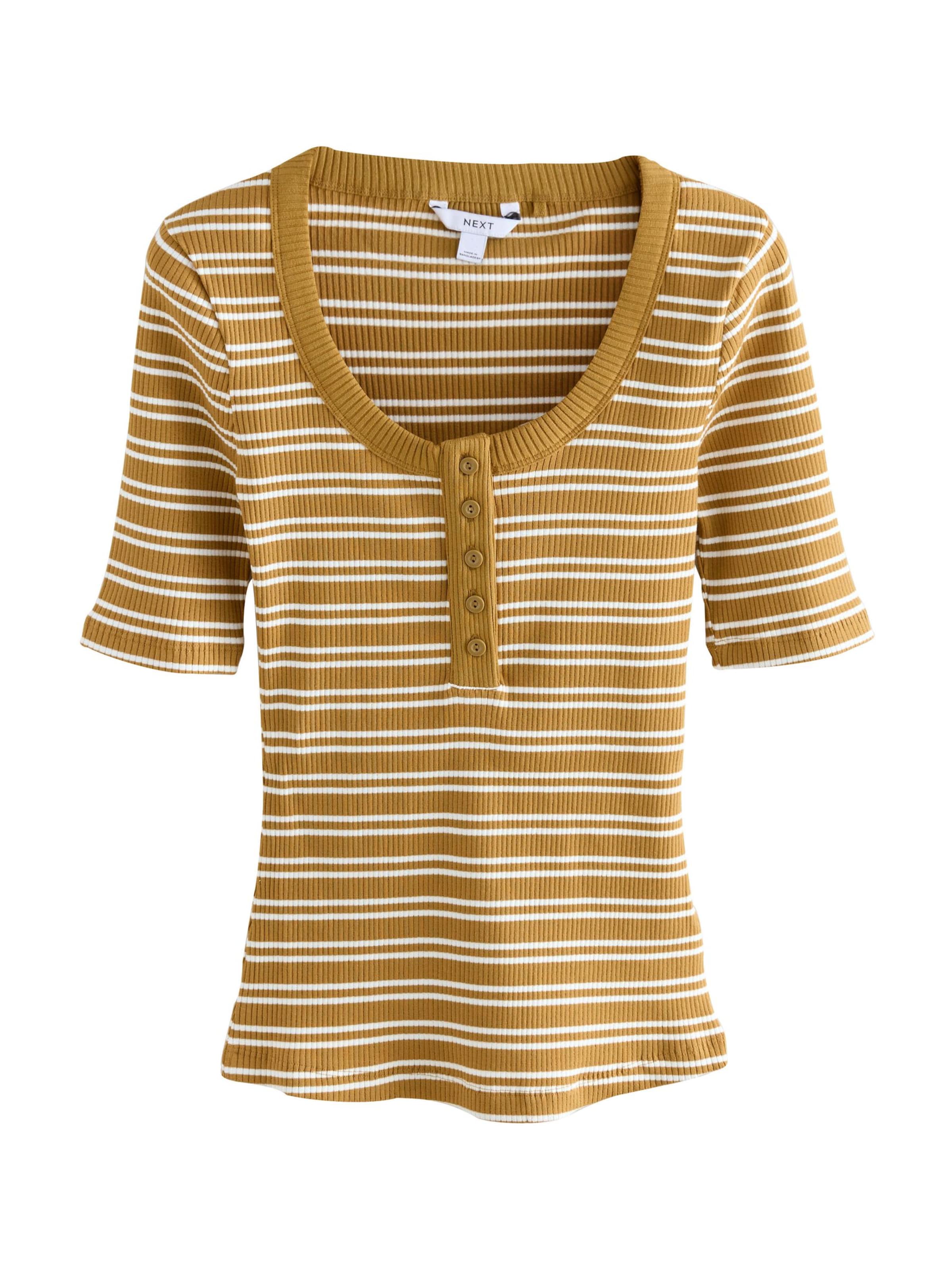 Next T-Shirt in Grün: Vorderseite