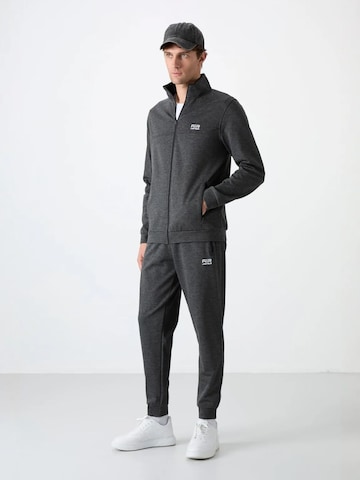 Tommy Life Sweat suit in Grey: front