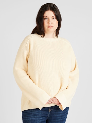 Tommy Hilfiger Curve Sweater in Yellow: front