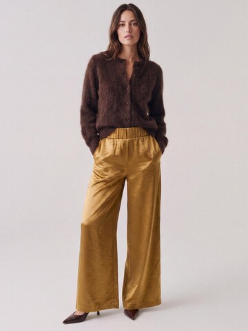 Honnête Atelier Wide leg Broek in Goud: voorkant