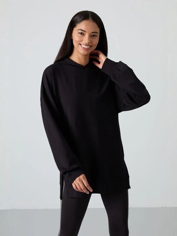 Tommy Life Sweatshirt in Black