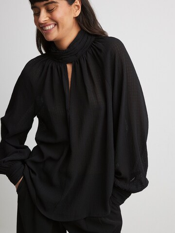 NA-KD Blouse in Zwart: voorkant