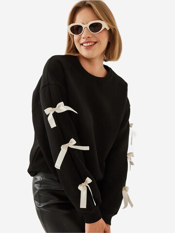 Bianco Lucci Sweatshirt in Zwart: voorkant