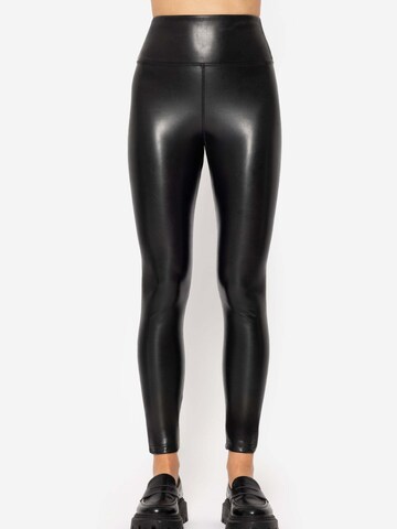 SASSYCLASSY Skinny Hose‌‌‌ in Schwarz: Vorderseite