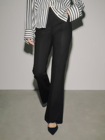 Next - Bootcut Pantalón en negro: frente