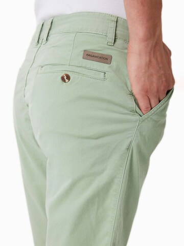 Organication Slimfit Shorts in Grün