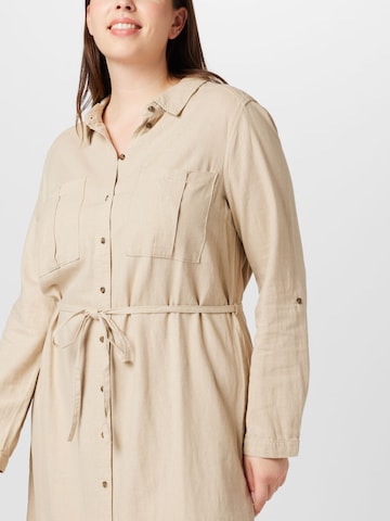 Robe-chemise 'Caro' ONLY Carmakoma en beige