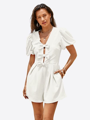 Salopeta de la Imily Bela pe alb: față