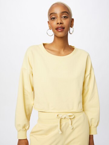 ABOUT YOU - Sweatshirt 'Liam' em amarelo: frente