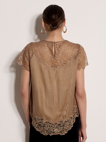 Apricot Blouse ' Satin-Top ' in Goud