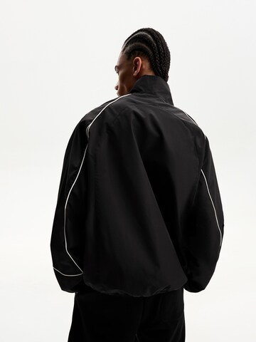 Veste mi-saison Bershka en noir