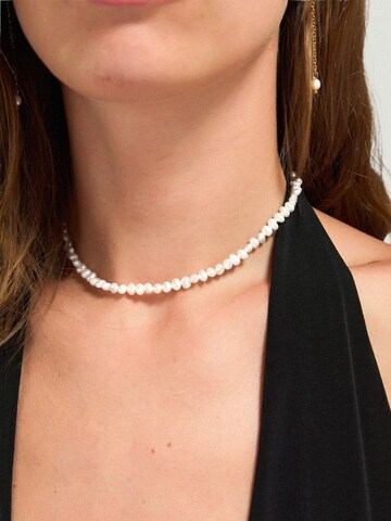 ØYRE Łańcuszek 'Potato Pearl Strand' w kolorze biały