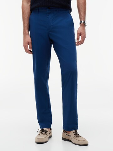 TOMMY HILFIGER Slim fit Chino Pants in Blue: front