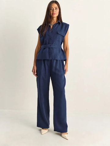 Completo pantalone di Bianco Lucci in blu: frontale