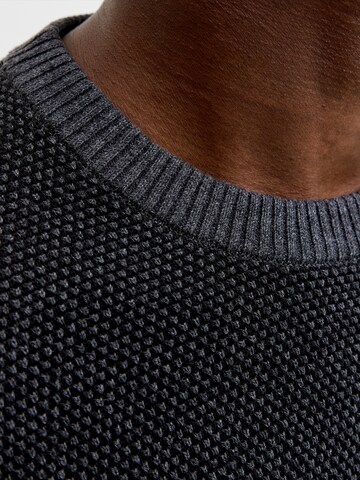 JACK & JONES Пуловер 'JWHGLOBE' в сиво