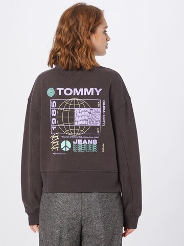 Tommy Jeans Sweatshirt in Black: front