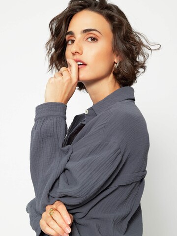 SASSYCLASSY Bluse 'kürzere Variante' in Grau