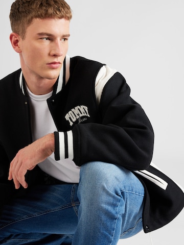 Tommy Jeans Демисезонная куртка в Черный