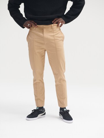 Sinned x ABOUT YOU Slimfit Chino 'Phil' in Beige: voorkant