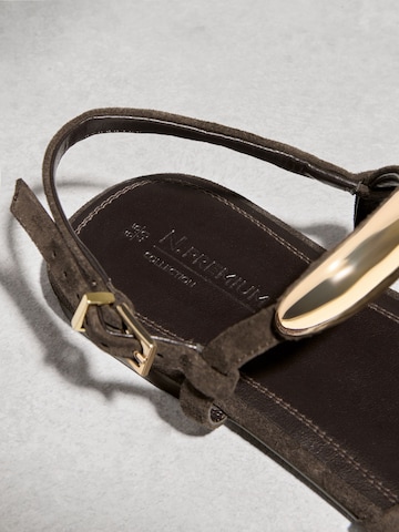 Next Sandalen met riem in Bruin