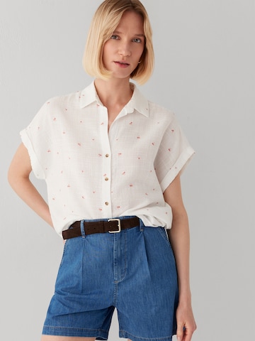 Mavi Blouse in White: front