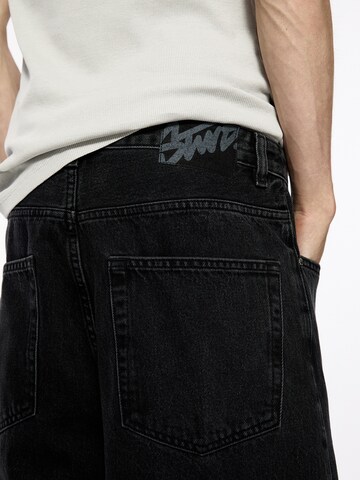 Pull&Bear Loosefit Jeans i svart