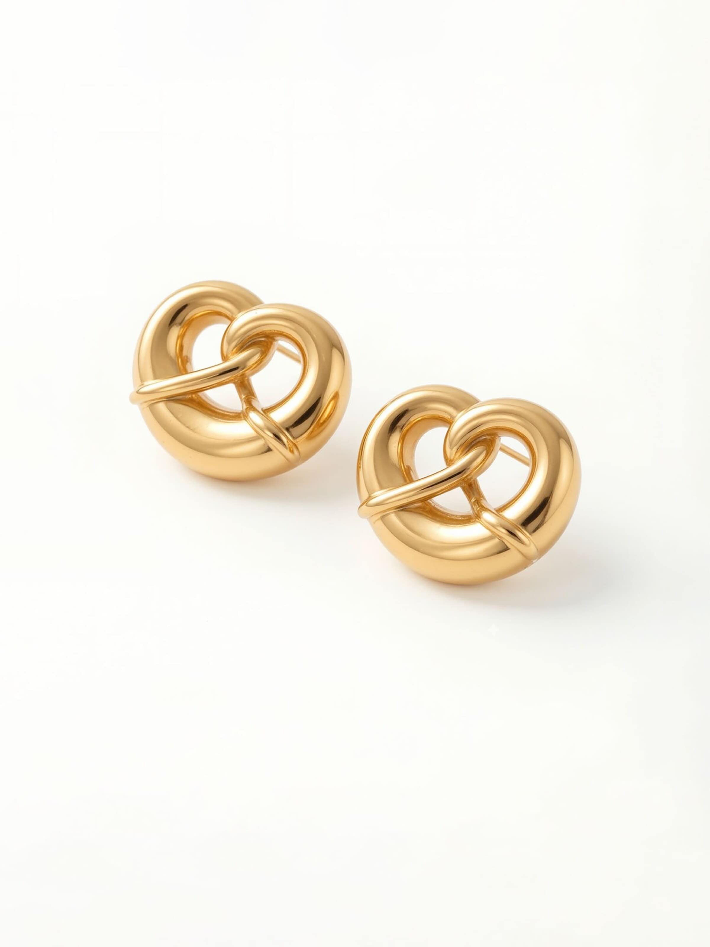 Nemomatheo Earrings 'Pretzel Chic – Spielerische Statement-Ohrstecker' in 2.5 cm x 2.5 cm in Gold, Item view