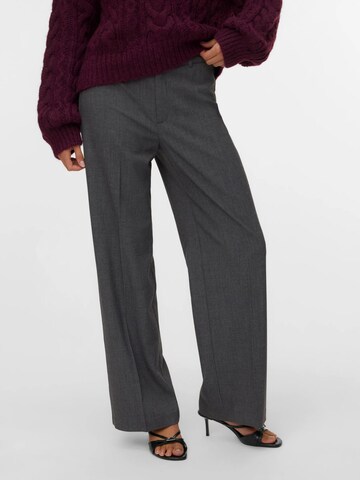 regular Pantaloni di VERO MODA in grigio
