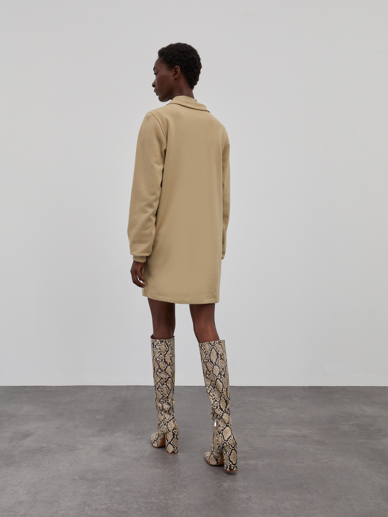 EDITED Producten Jurk 'Glennis' Beige