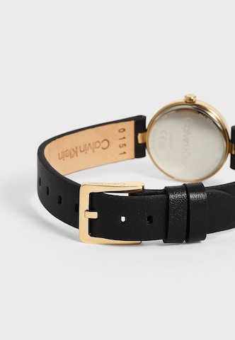 Calvin Klein - Reloj analógico 'Gleam' en negro: lado