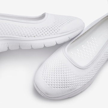 LASCANA Ballet Flats in White